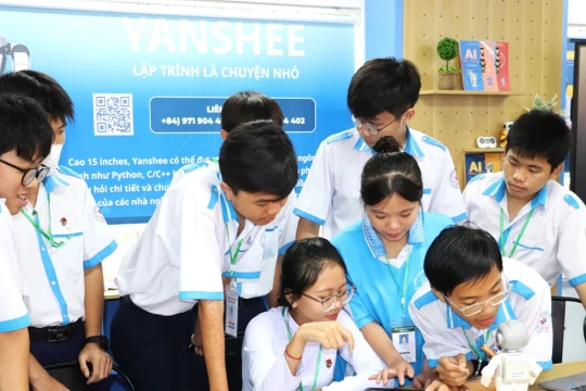 Người trẻ thời trí tuệ nhân tạo: Bản lĩnh dẫn lối, công nghệ hỗ trợ