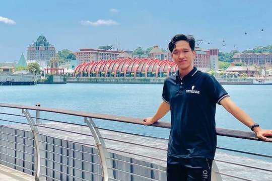 Chàng trai lấy bằng sáng chế độc quyền với robot 6x8 cm