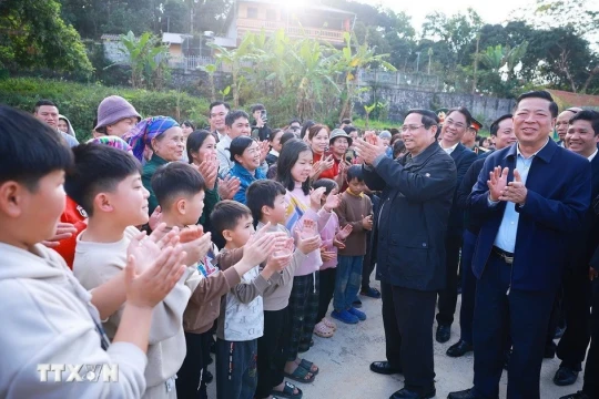 Thủ tướng Phạm Minh Chính chúc Tết nhân dân khu tái định cư Đông Khê (Cao Bằng)