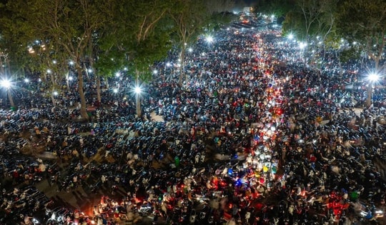 300.000 người đổ về Hội Xuân núi Bà Đen năm 2026