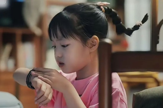 Bí mật ẩn giấu trong chiếc đồng hồ thông minh khiến tôi nhận ra: Thế hệ trẻ em này cô đơn đến mức nào!