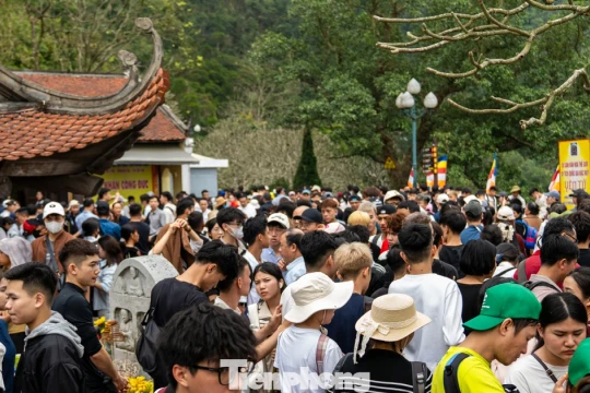 Cảnh tượng chưa từng thấy ở Yên Tử