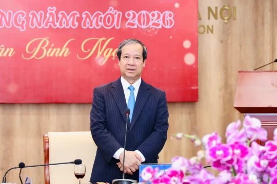 Bộ trưởng Nguyễn Kim Sơn thăm và chúc mừng năm mới Trường ĐH Sư phạm Hà Nội