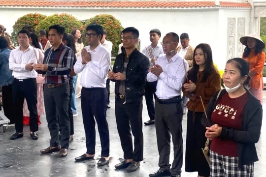 Báo GD&TĐ dâng hương tại Khu di tích lịch sử Ngã ba Đồng Lộc nhân dịp đầu Xuân