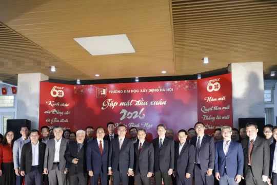 Thứ trưởng Nguyễn Văn Phúc thăm, chúc mừng năm mới Trường ĐH Xây dựng Hà Nội