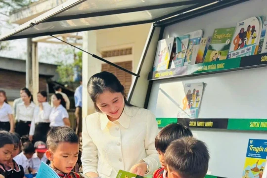 Đưa tri thức về bản, món quà Xuân ý nghĩa với học sinh vùng khó Quảng Trị