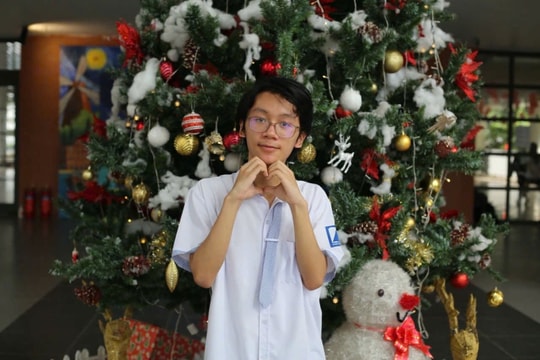 'Cày' hơn 400 đề thi, nam sinh đạt điểm SAT cao nhất thế giới