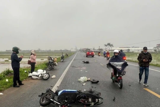 Hai học sinh tử vong sau khi va chạm với ô tô ở Hưng Yên