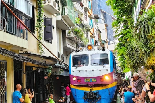 Giảm chạy tàu qua phố cà phê đường tàu Hà Nội