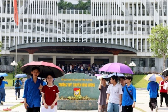 Phú Thọ công bố đề thi tham khảo môn chuyên vào lớp 10