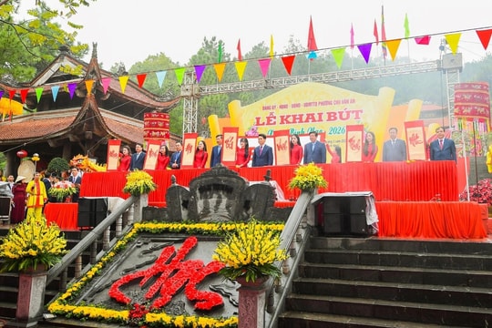 Khai bút Xuân Bính Ngọ 2026 tại đền thờ Chu Văn An