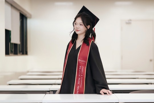 Thủ khoa “trường nhà giàu” kể trải nghiệm khủng hoảng đời sinh viên