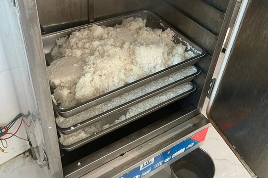 Hình ảnh bếp ăn, nhà vệ sinh trường quốc tế khiến phụ huynh phẫn nộ