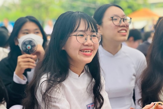 Một kỳ thi đại học sớm thu hút gần 140.000 thí sinh, cao kỷ lục