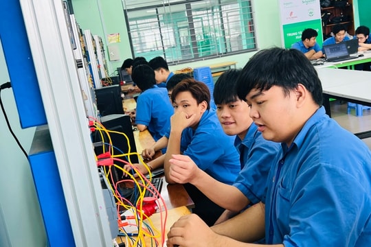 Vụ trường tạm thu 158 tỷ đồng: Còn bao nhiêu sinh viên chưa nhận lại tiền?