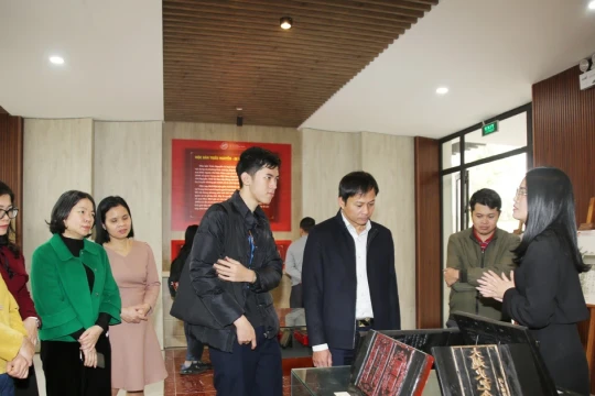 Đầu xuân thưởng lãm Châu phê, trải nghiệm in Mộc bản triều Nguyễn