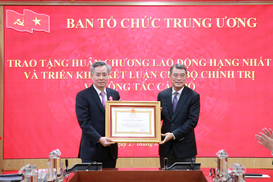 Bộ Chính trị đồng ý cho 2 Phó trưởng Ban Tổ chức Trung ương nghỉ công tác