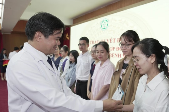 Giám đốc Bệnh viện Bạch Mai: Không ai làm bác sĩ giỏi mà sống khó khăn