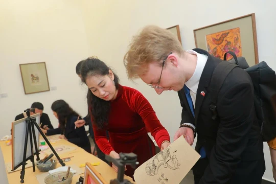 Du xuân cùng nghệ thuật tạo hình ngựa