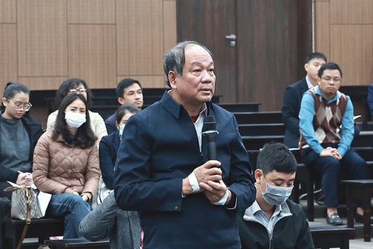 Ông Mai Tiến Dũng giới thiệu doanh nghiệp cho cựu Bộ trưởng Nguyễn Thị Kim Tiến