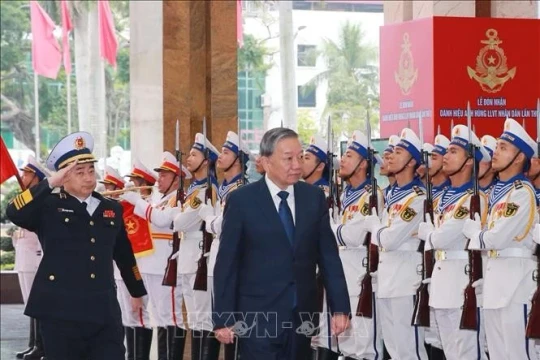 Tổng Bí thư trao danh hiệu Anh hùng lực lượng vũ trang nhân dân cho Quân chủng Hải quân