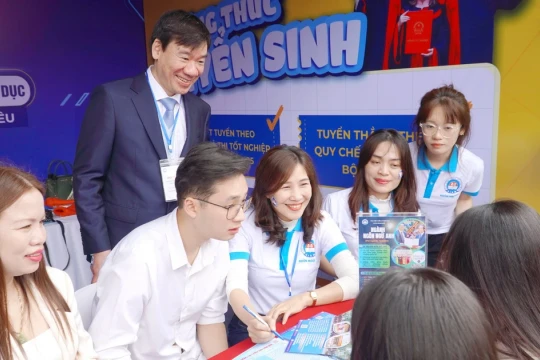 Cơ sở đào tạo tự chịu trách nhiệm về phương thức tuyển sinh và tổ hợp xét tuyển