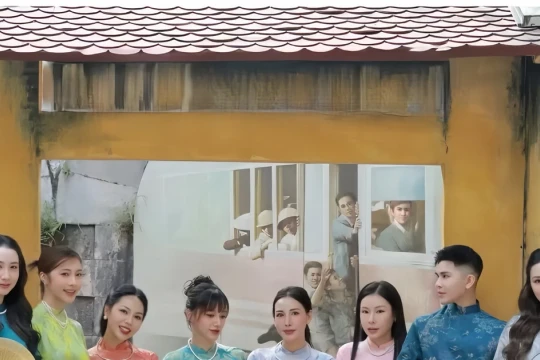 Áo dài thiết kế: Giữ bản sắc trong nhịp sống mới