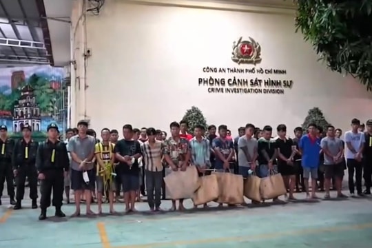 Hàng trăm cảnh sát triệt xoá liên tiếp 2 tụ điểm đỏ đen ở TP.HCM, tạm giữ gần nửa tỷ đồng tiền mặt