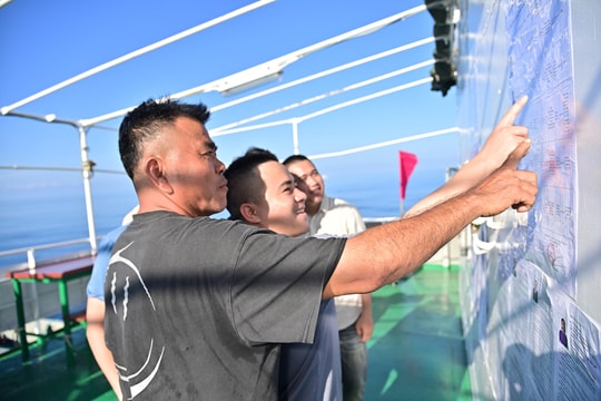 Hoàn thành bầu cử sớm ở nhà giàn DK1/9, bãi cạn Ba Kè