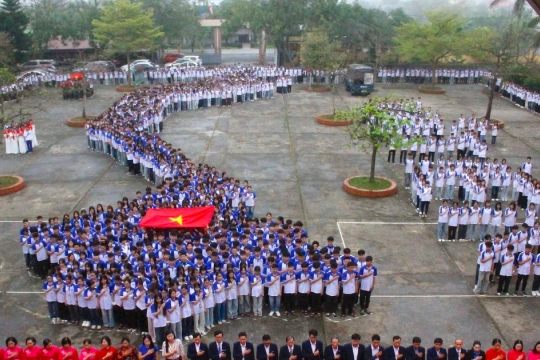 Bồi đắp lòng yêu nước cho học sinh qua chuyên đề ‘Lịch sử lá cờ Tổ quốc’