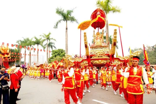 Hàng vạn người dân, du khách chiêm bái Lễ rước kiệu Đền Thượng 2026