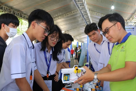 Chọn ngành thời AI: 'Vùng an toàn' nằm ở năng lực thích ứng