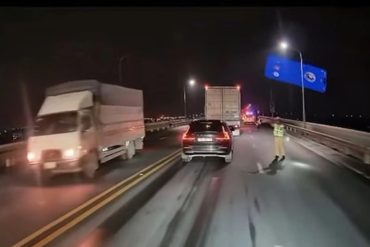 Người đàn ông tử nạn trên cầu Thăng Long, thi thể không nguyên vẹn