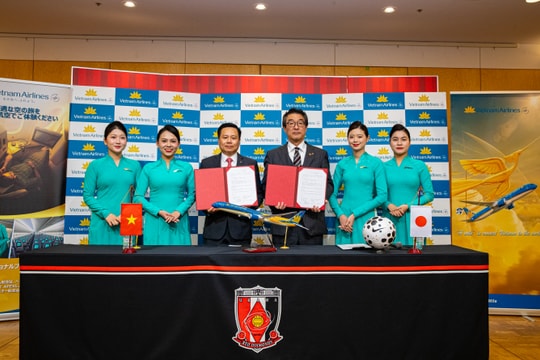 Vietnam Airlines đồng hành cùng CLB bóng đá hàng đầu Nhật Bản Urawa Red Diamonds
