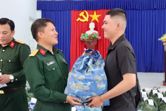 Gác ước mơ riêng, chọn nghĩa vụ với non sông