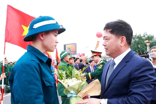 Hơn 5.000 tân binh Bắc Ninh hăng hái lên đường nhập ngũ