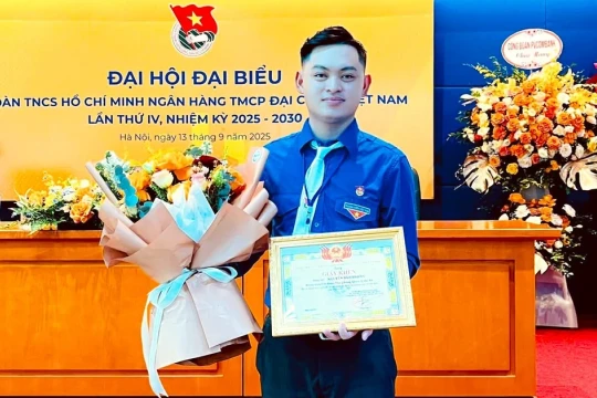 Thạc sĩ trẻ ở Cà Mau bỏ việc ở ngân hàng viết đơn xin nhập ngũ