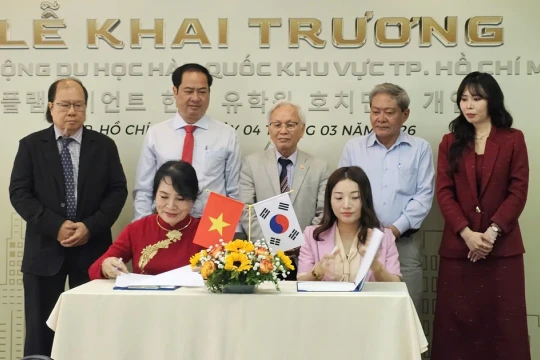 Phía sau mỗi hồ sơ du học là kỳ vọng của một gia đình