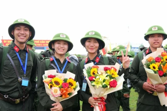 Tuổi trẻ Cần Thơ tiếp bước cha anh lên đường nhập ngũ