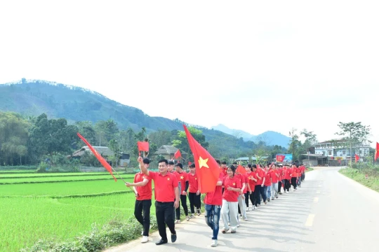 Học sinh vùng cao Tuyên Quang sôi nổi tham gia hoạt động tuyên truyền bầu cử