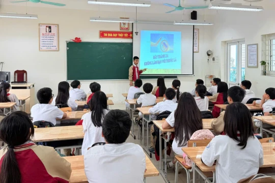 Để ngăn chặn học sinh sử dụng thuốc lá cần sự phối hợp của 'ba nhà'