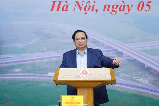 Thủ tướng: "Tiếp tục đầu tư đường bộ, đường sắt nối với sân bay Long Thành"