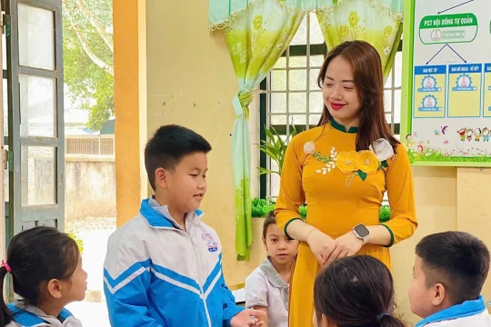 Cô giáo trẻ mang khát vọng đưa kỹ năng số đến học sinh vùng cao Thanh Hóa