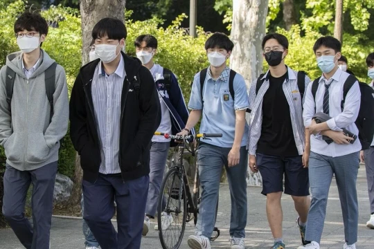 Hàn Quốc xem xét bỏ đồng phục học sinh