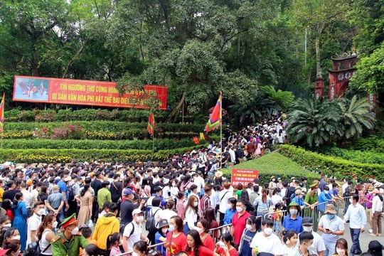 Bộ Nội vụ trả lời trước thông tin "nghỉ Giỗ Tổ, 30/4-1/5 kéo dài 9 ngày"