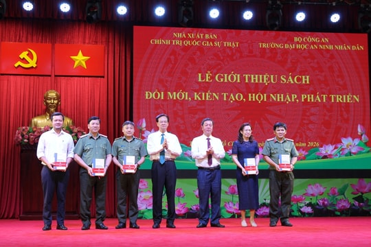 Nguyên Thủ tướng Nguyễn Tấn Dũng ra mắt sách 'Đổi mới, kiến tạo, hội nhập, phát triển'