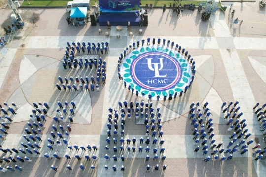 500 người đồng diễn kỷ niệm 50 năm ngày truyền thống Trường Đại học Luật TPHCM