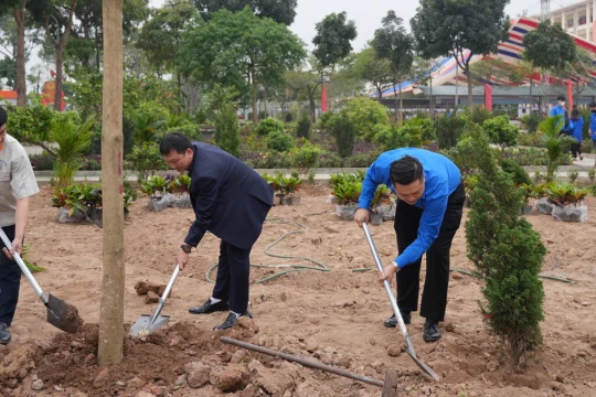 Trường CĐ Nghề Kỹ thuật Công nghệ khởi động Tháng Thanh niên