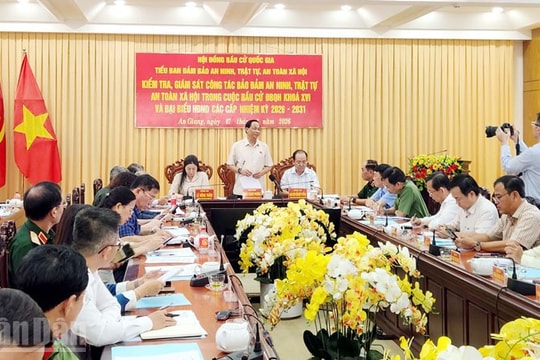 Phó Chủ tịch Quốc hội Trần Quang Phương kiểm tra công tác bầu cử tại An Giang