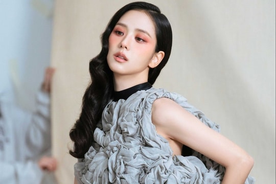 Xinh đẹp và ngọt ngào, Jisoo (Blackpink) vẫn gây tranh cãi về diễn xuất